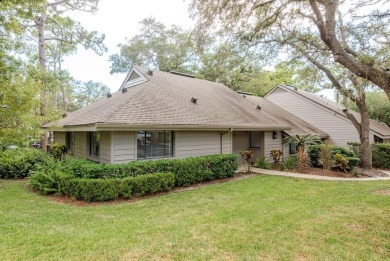 Beautifully Updated 2-Bedroom home in Peaceful Gleneagles, Palm on Innisbrook Resort and Golf Club in Florida - for sale on GolfHomes.com, golf home, golf lot