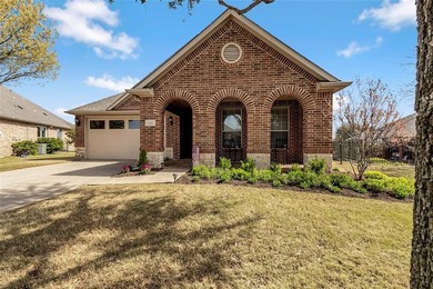 Beautiful maintained Walden floorplan with 2 bedrooms and a on Frisco Lakes Golf Course in Texas - for sale on GolfHomes.com, golf home, golf lot