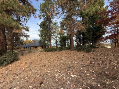 Experience the best of Oregon's high-country living on this on Running Y Ranch Resort in Oregon - for sale on GolfHomes.com, golf home, golf lot