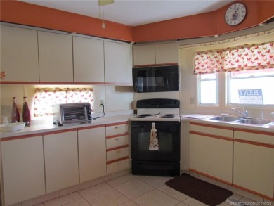 Come live the Florida lifestyle in this cozy, 1 bedroom, 1.5 on Island Dunes Country Club in Florida - for sale on GolfHomes.com, golf home, golf lot