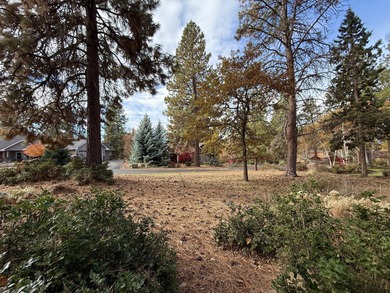 Experience the best of Oregon's high-country living on this on Running Y Ranch Resort in Oregon - for sale on GolfHomes.com, golf home, golf lot