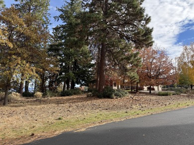 Experience the best of Oregon's high-country living on this on Running Y Ranch Resort in Oregon - for sale on GolfHomes.com, golf home, golf lot