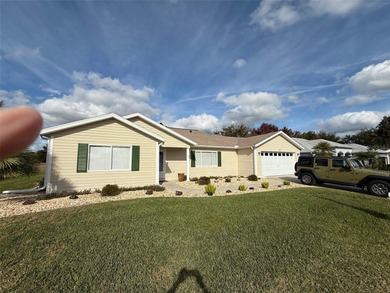 Upgraded 2/2 Palm Golf Course Home Located in Eagle Ridge home on Eagle Ridge At Spruce Creek Country Club in Florida - for sale on GolfHomes.com, golf home, golf lot