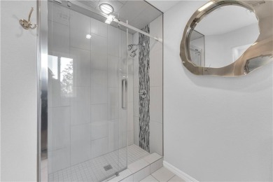 Completely remodeled and move-in ready! Stunning Condo nestled on Pinnacle Country Club in Arkansas - for sale on GolfHomes.com, golf home, golf lot