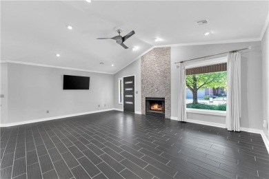 Completely remodeled and move-in ready! Stunning Condo nestled on Pinnacle Country Club in Arkansas - for sale on GolfHomes.com, golf home, golf lot
