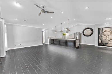 Completely remodeled and move-in ready! Stunning Condo nestled on Pinnacle Country Club in Arkansas - for sale on GolfHomes.com, golf home, golf lot