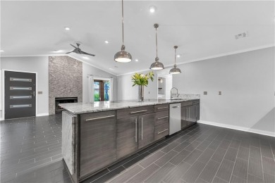 Completely remodeled and move-in ready! Stunning Condo nestled on Pinnacle Country Club in Arkansas - for sale on GolfHomes.com, golf home, golf lot