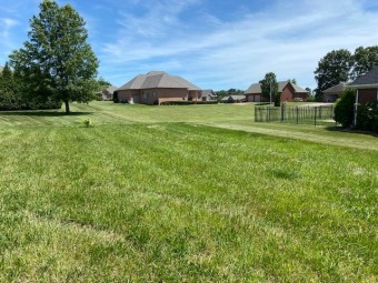 Beautifully manicured subdivision and golf course with elegant on Arrowhead Golf Club in Kentucky - for sale on GolfHomes.com, golf home, golf lot