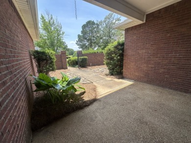 Welcome to this beautifully laid-out 2-bedroom, 2-bathroom home on Colonial Country Club Deerfield in Mississippi - for sale on GolfHomes.com, golf home, golf lot