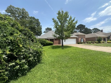 Welcome to this beautifully laid-out 2-bedroom, 2-bathroom home on Colonial Country Club Deerfield in Mississippi - for sale on GolfHomes.com, golf home, golf lot
