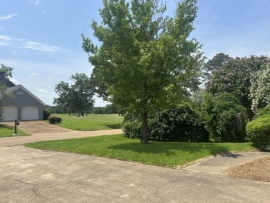 Welcome to this beautifully laid-out 2-bedroom, 2-bathroom home on Colonial Country Club Deerfield in Mississippi - for sale on GolfHomes.com, golf home, golf lot