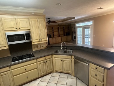 Welcome to this beautifully laid-out 2-bedroom, 2-bathroom home on Colonial Country Club Deerfield in Mississippi - for sale on GolfHomes.com, golf home, golf lot