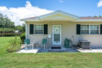 Your Florida getaway awaits! Do not miss out on this END UNIT in on Rolling Green Golf Course in Florida - for sale on GolfHomes.com, golf home, golf lot