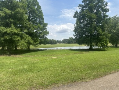 Welcome to this beautifully laid-out 2-bedroom, 2-bathroom home on Colonial Country Club Deerfield in Mississippi - for sale on GolfHomes.com, golf home, golf lot