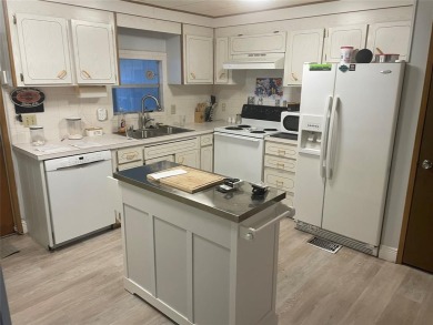 Absolutely beautiful 2/2 double wide on one of the best views of on Davie Golf Club in Florida - for sale on GolfHomes.com, golf home, golf lot