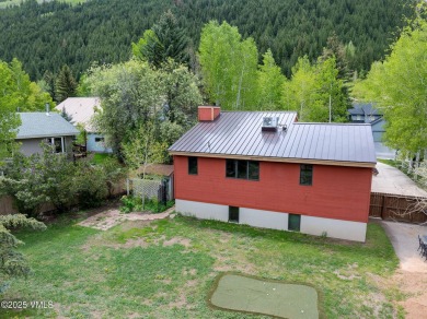 Rare opportunity in Eagle Vail! This 3-bedroom + den on Eagle Vail Golf Course in Colorado - for sale on GolfHomes.com, golf home, golf lot
