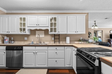 POOL LEVEL--Beautifully appointed, turn key condo located in the on Pointe Royale Village Country Club in Missouri - for sale on GolfHomes.com, golf home, golf lot