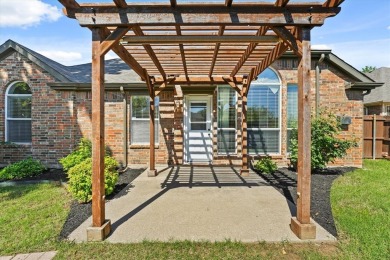 Welcome to this charming 4 bed, 2 bath home in the heart of on Oakmont Country Club in Texas - for sale on GolfHomes.com, golf home, golf lot