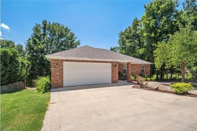 Peaceful Bella Vista Retreat with Access to Back 40 Trials

 on Bella Vista - Metfield Golf Complex and Country Club in Arkansas - for sale on GolfHomes.com, golf home, golf lot