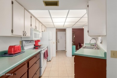 Newly listed larger end unit in Sun City West! Discover the on Stardust Golf Course in Arizona - for sale on GolfHomes.com, golf home, golf lot
