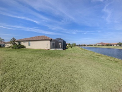 Waterview villa in Gran Paradiso offering resort amenities and on Plantation Golf and Country Club in Florida - for sale on GolfHomes.com, golf home, golf lot