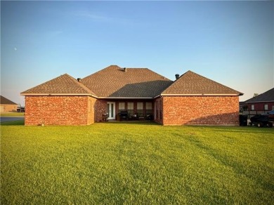 Featuring 4 bedrooms 2.5 baths offering 2,375 sq ft with open on Oak Wing Golf Course in Louisiana - for sale on GolfHomes.com, golf home, golf lot