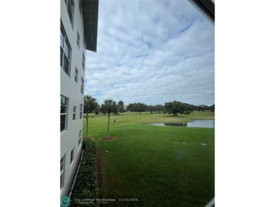 565 Oaks Ln 206 on Palm-Aire Country Club and Resort - Palms in Florida - for sale on GolfHomes.com, golf home, golf lot