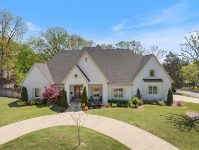 Stunning 2020-built home in Pleasant Valley offering timeless on Pleasant Valley Country Club in Arkansas - for sale on GolfHomes.com, golf home, golf lot