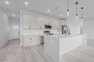 Stunning New Construction Home in Sun 'N Lake - 4 Bedrooms, 3 on Sun n Lake Golf and Country Club in Florida - for sale on GolfHomes.com, golf home, golf lot