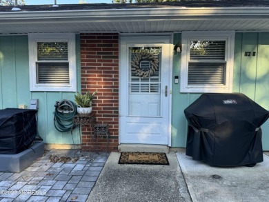 Updated & move-in ready, this 2 BR, 2 Bath home with a one car on Greenbriar Woodlands in New Jersey - for sale on GolfHomes.com, golf home, golf lot