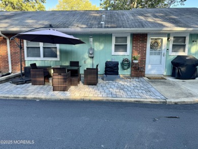Updated & move-in ready, this 2 BR, 2 Bath home with a one car on Greenbriar Woodlands in New Jersey - for sale on GolfHomes.com, golf home, golf lot