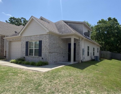 Beautifully maintained 3 bed 2 and a half bath home located in on Hot Springs Golf and Country Club in Arkansas - for sale on GolfHomes.com, golf home, golf lot
