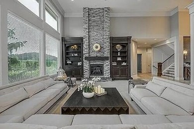 Custom single-level home on a premier flat lot overlooking the on The Club At Pronghorn Golf Course in Oregon - for sale on GolfHomes.com, golf home, golf lot