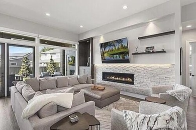 Custom single-level home on a premier flat lot overlooking the on The Club At Pronghorn Golf Course in Oregon - for sale on GolfHomes.com, golf home, golf lot