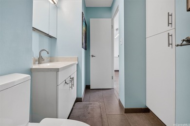 Beautifully renovated, pet-friendly penthouse unit with sweeping on Ala Wai Golf Course in Hawaii - for sale on GolfHomes.com, golf home, golf lot