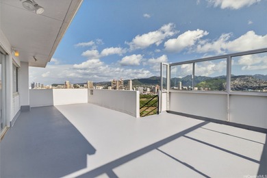 Beautifully renovated, pet-friendly penthouse unit with sweeping on Ala Wai Golf Course in Hawaii - for sale on GolfHomes.com, golf home, golf lot