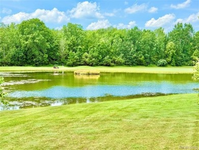 Absolutely perfect! Lovely 3 bedroom, 3 full bath ranch condo on The Captains Club At Woodfield in Michigan - for sale on GolfHomes.com, golf home, golf lot