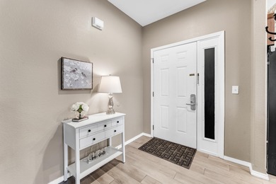 WOW, Look at this Very well-maintained, Cozy FULLY FURNISHED on Ledgestone Country Club and Golf Course in Missouri - for sale on GolfHomes.com, golf home, golf lot