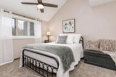 Welcome to 7 Creekwood -- the perfect home away from home. This on  in Illinois - for sale on GolfHomes.com, golf home, golf lot