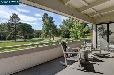 No steps to this beautifully upgraded 2BR/2BA Cascade model on Rossmoor Golf Course in California - for sale on GolfHomes.com, golf home, golf lot