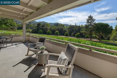 No steps to this beautifully upgraded 2BR/2BA Cascade model on Rossmoor Golf Course in California - for sale on GolfHomes.com, golf home, golf lot