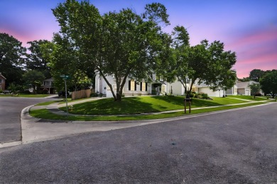 Beautifully Updated Home in Crowfield Plantation - Garden Oasis on Crowfield Golf and Country Club in South Carolina - for sale on GolfHomes.com, golf home, golf lot