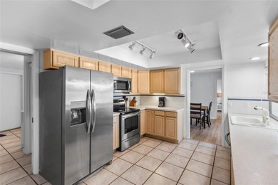 PRICE DROP ALERT!
Stunning Golf Course Pool Home with Sunset on Sara Bay Country Club in Florida - for sale on GolfHomes.com, golf home, golf lot