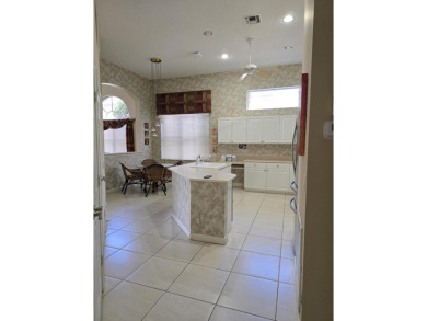 Beautiful 3br/3 house with a private yard overlooking a lake and on  in Florida - for sale on GolfHomes.com, golf home, golf lot
