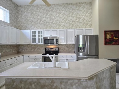 Beautiful 3br/3 house with a private yard overlooking a lake and on  in Florida - for sale on GolfHomes.com, golf home, golf lot