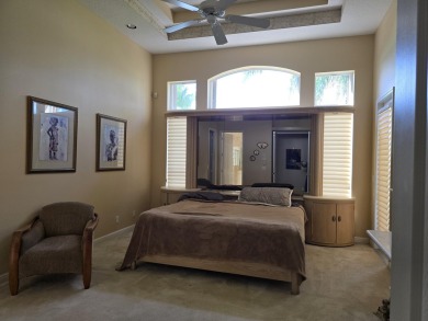 Beautiful 3br/3 house with a private yard overlooking a lake and on  in Florida - for sale on GolfHomes.com, golf home, golf lot