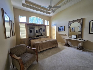 Beautiful 3br/3 house with a private yard overlooking a lake and on  in Florida - for sale on GolfHomes.com, golf home, golf lot