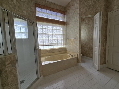 Beautiful 3br/3 house with a private yard overlooking a lake and on  in Florida - for sale on GolfHomes.com, golf home, golf lot
