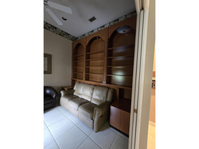 Beautiful 3br/3 house with a private yard overlooking a lake and on  in Florida - for sale on GolfHomes.com, golf home, golf lot