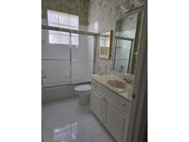 Beautiful 3br/3 house with a private yard overlooking a lake and on  in Florida - for sale on GolfHomes.com, golf home, golf lot